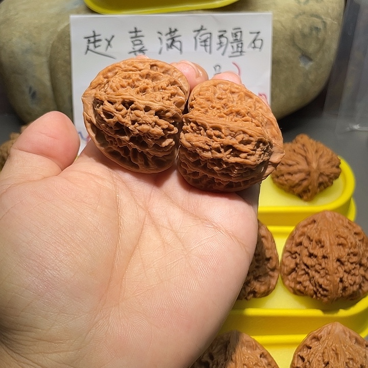 文玩核桃把件15号，43尺全品三角球