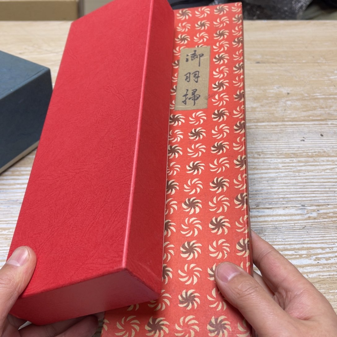 瓷片月*江密密麻麻地排列着一个