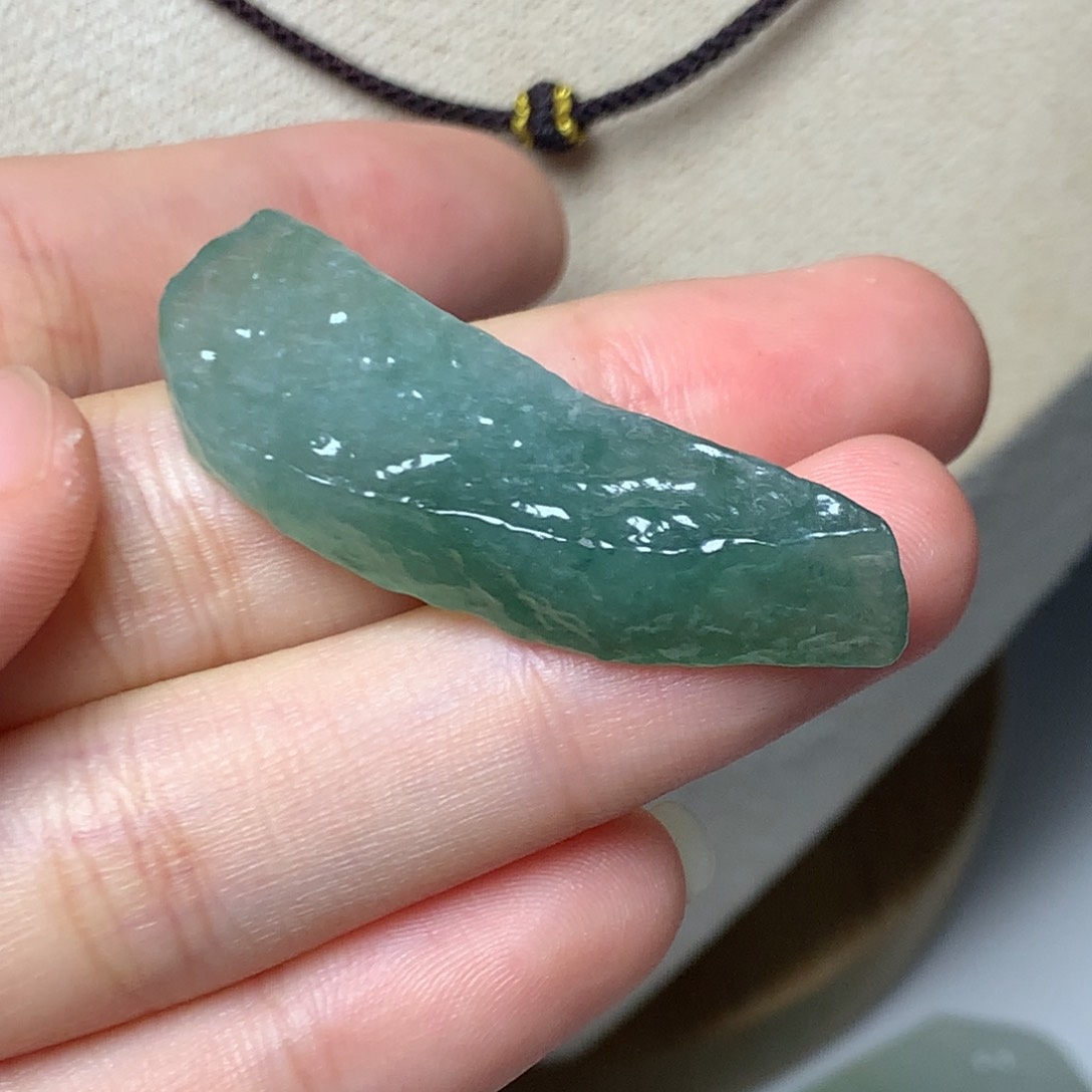 翡翠颈饰未镶嵌吊坠