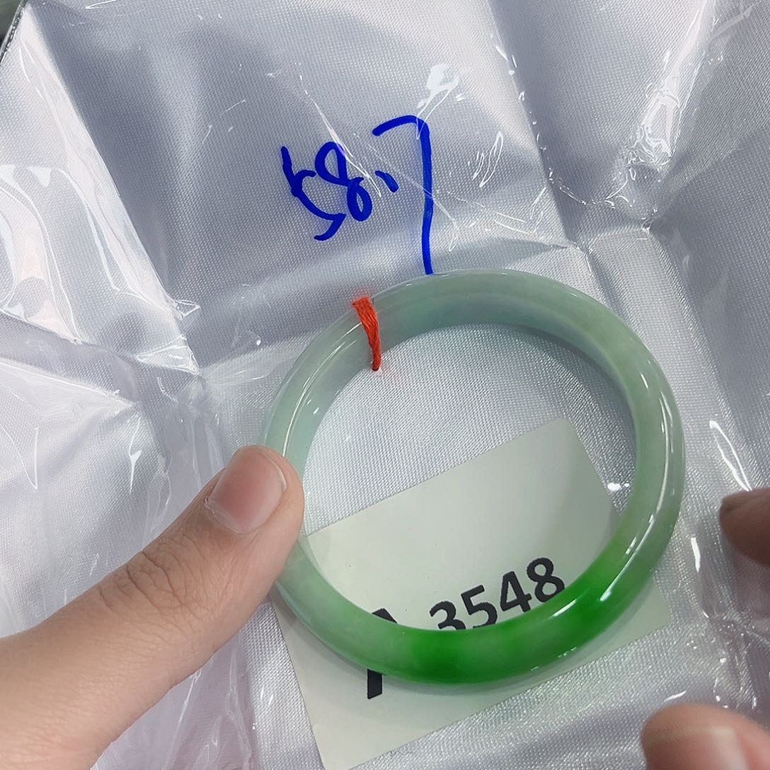 翡翠手镯未镶嵌多样性