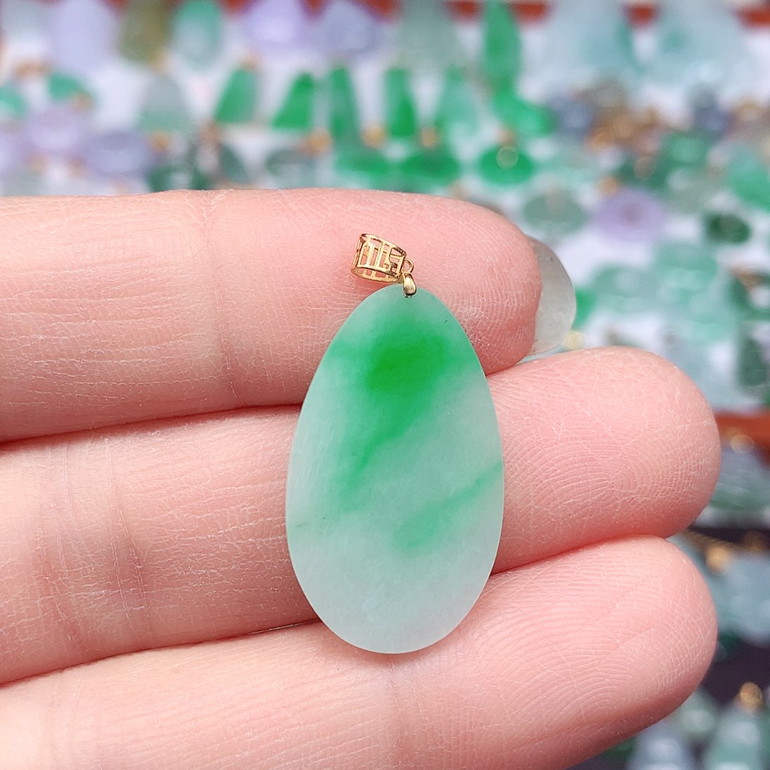 翡翠颈饰18K金镶嵌天然翡翠A货