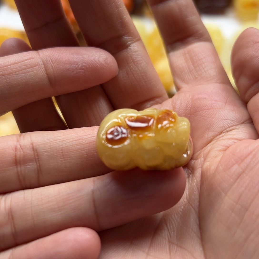 琥珀未镶嵌珠宝奇石