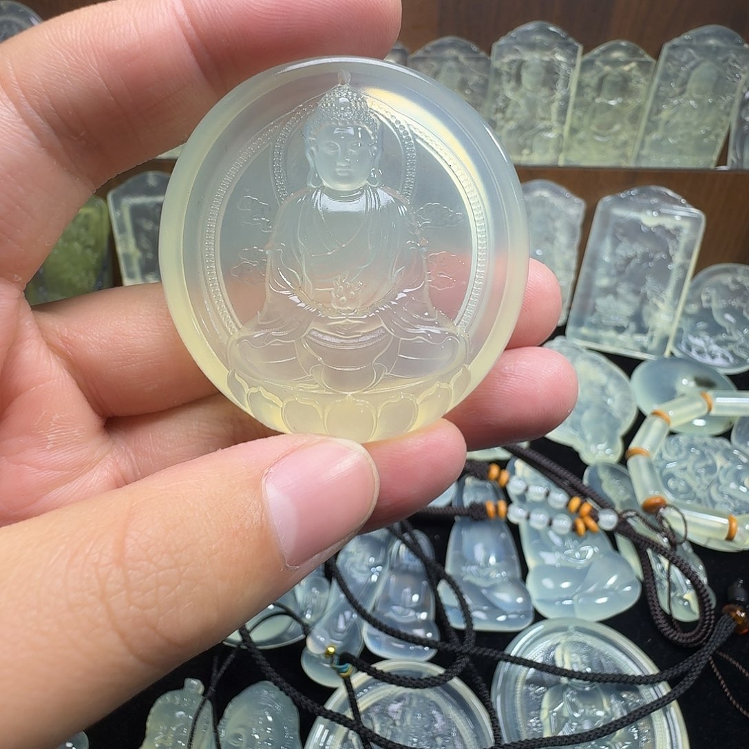 蛇纹石玉未镶嵌颈饰