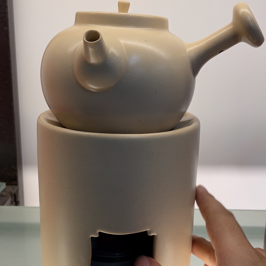 搪瓷杯子里还有很多东西