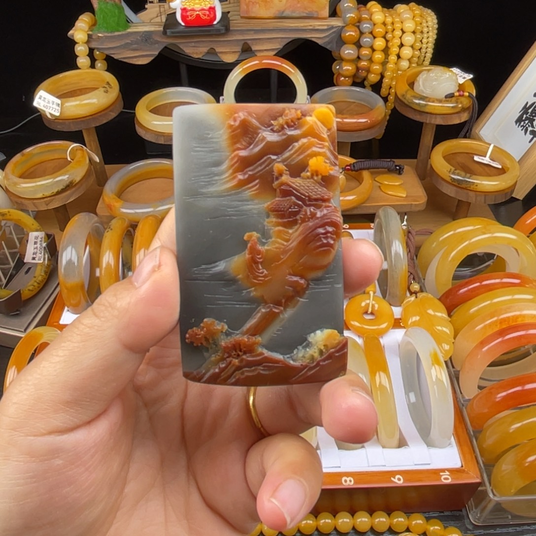 石英质玉（黄龙玉）未镶嵌颈饰