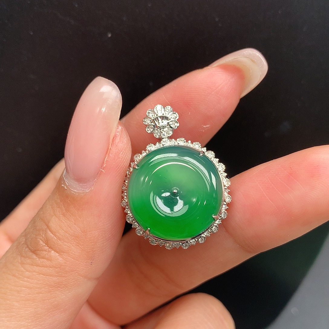 【闪购商品】翡翠颈饰18K金镶嵌平安扣1540