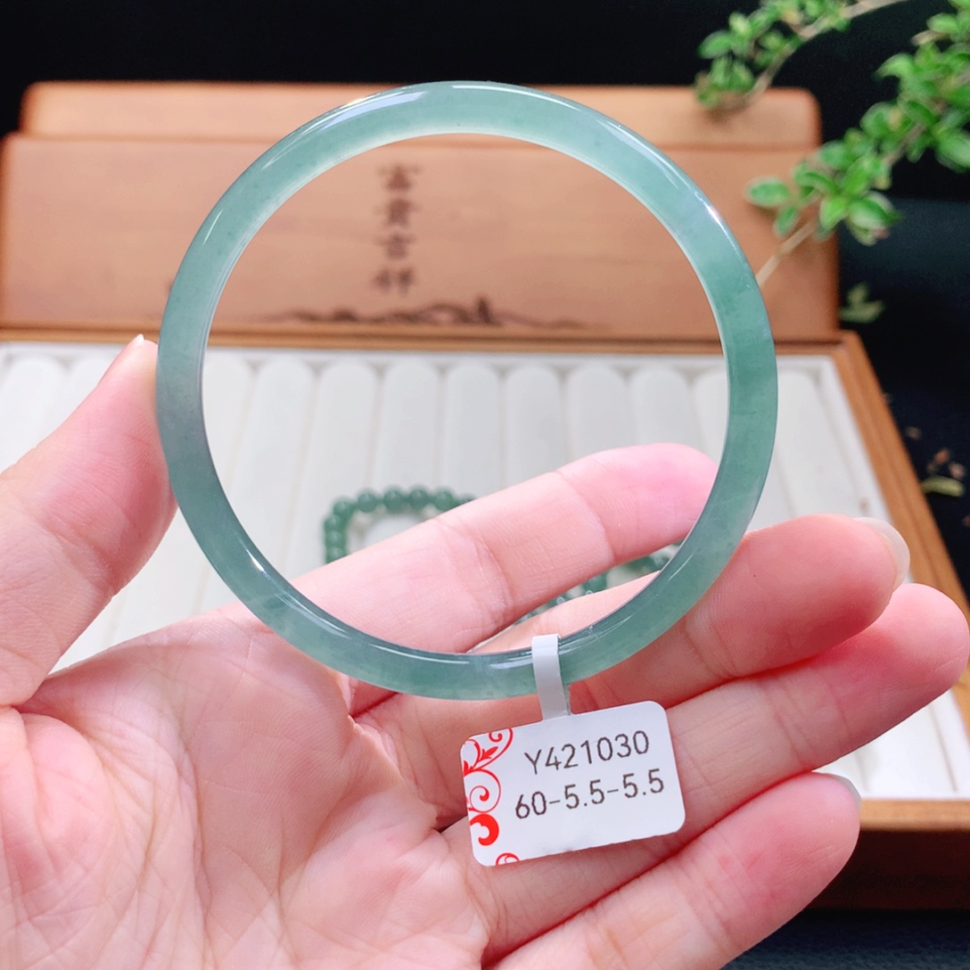 翡翠手镯（圆镯）未镶嵌