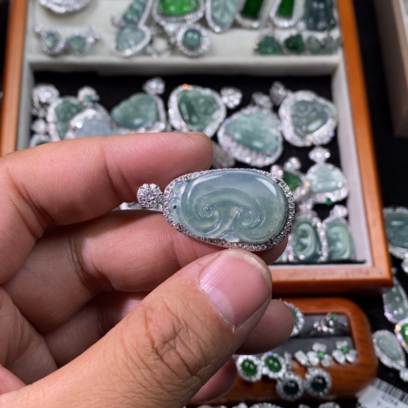 【闪购商品】翡翠颈饰未镶嵌天然