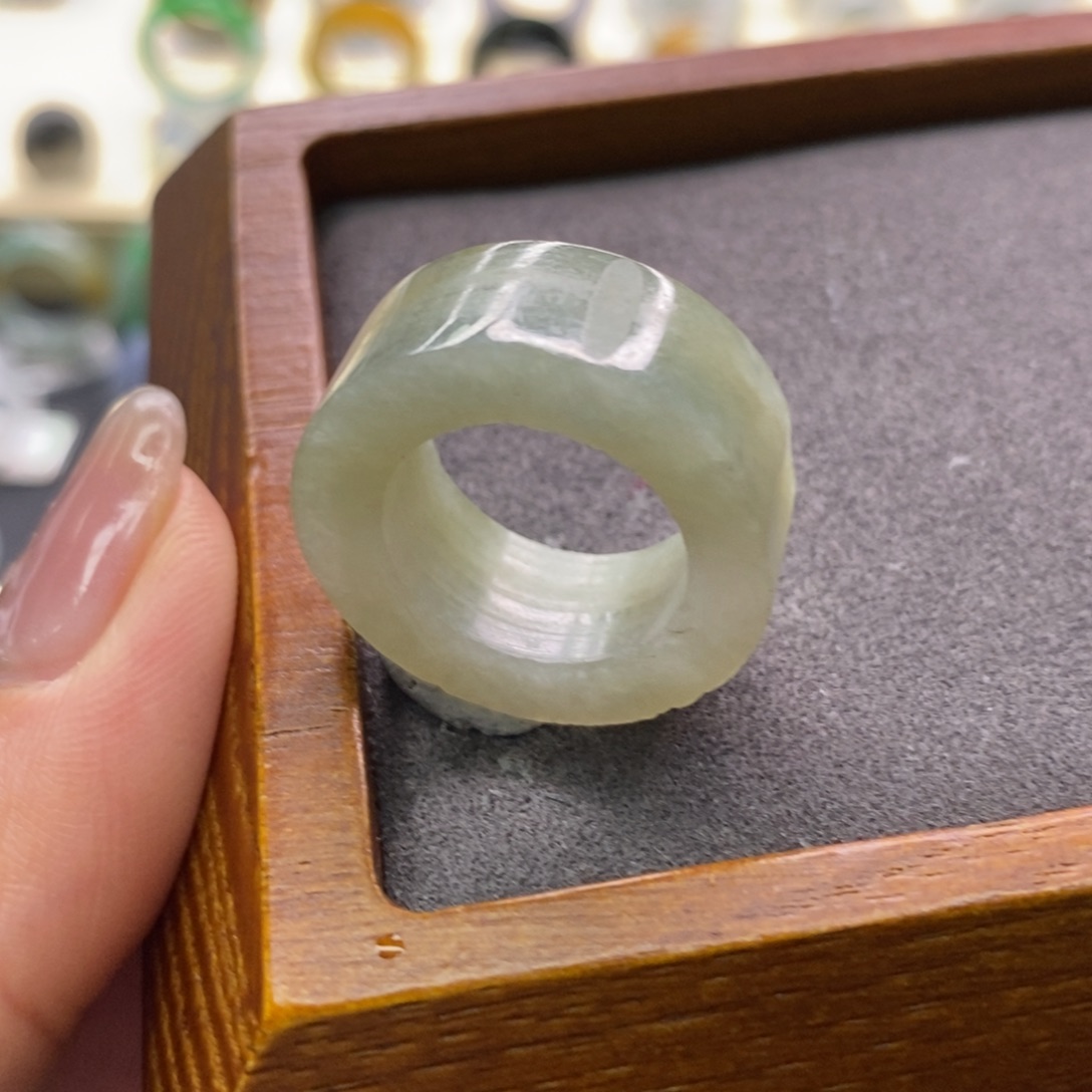 定制翡翠未镶嵌戒指