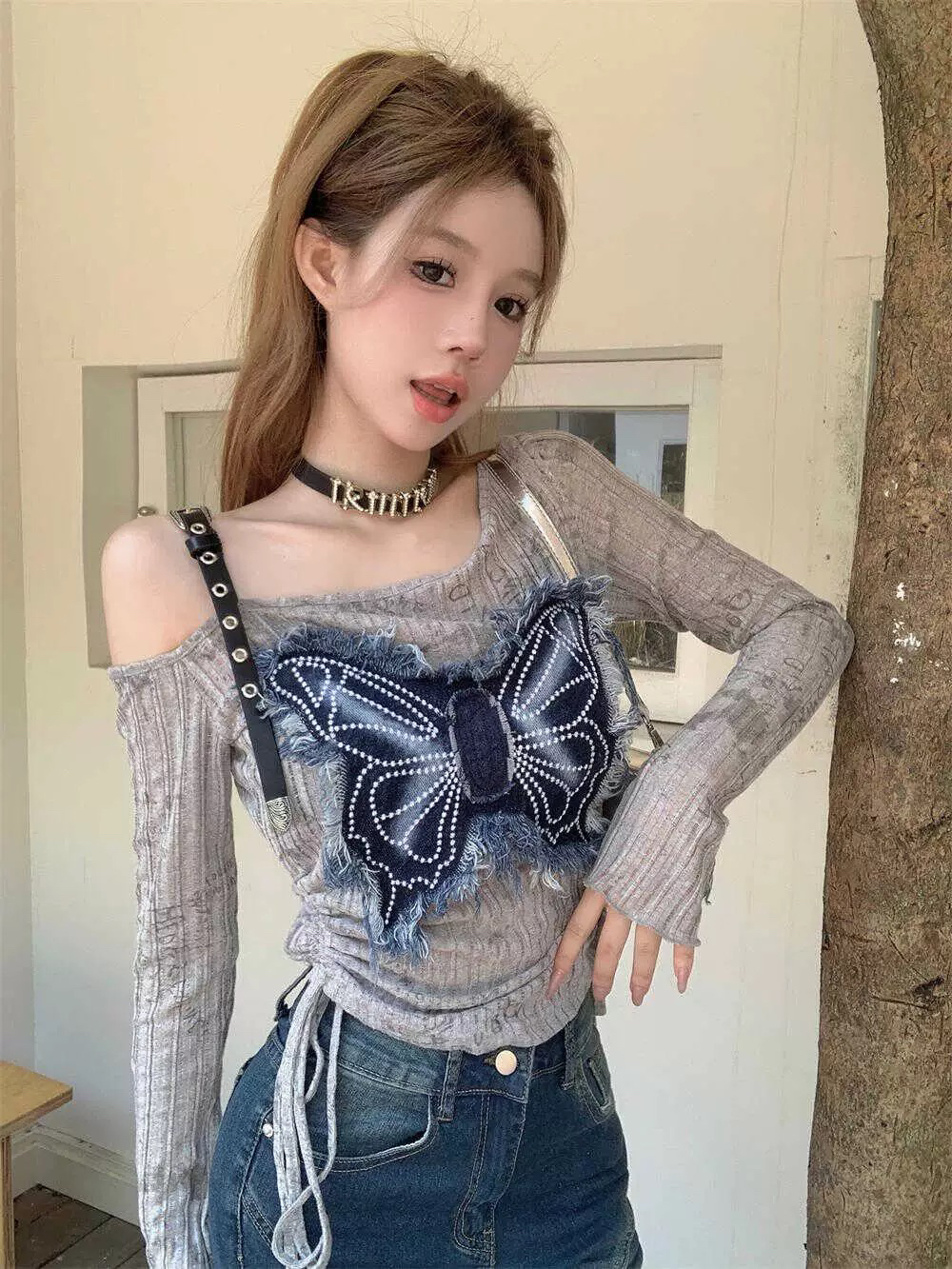 W 设计感露肩长袖蝴蝶上衣女辣妹显瘦抽绳款式春夏季