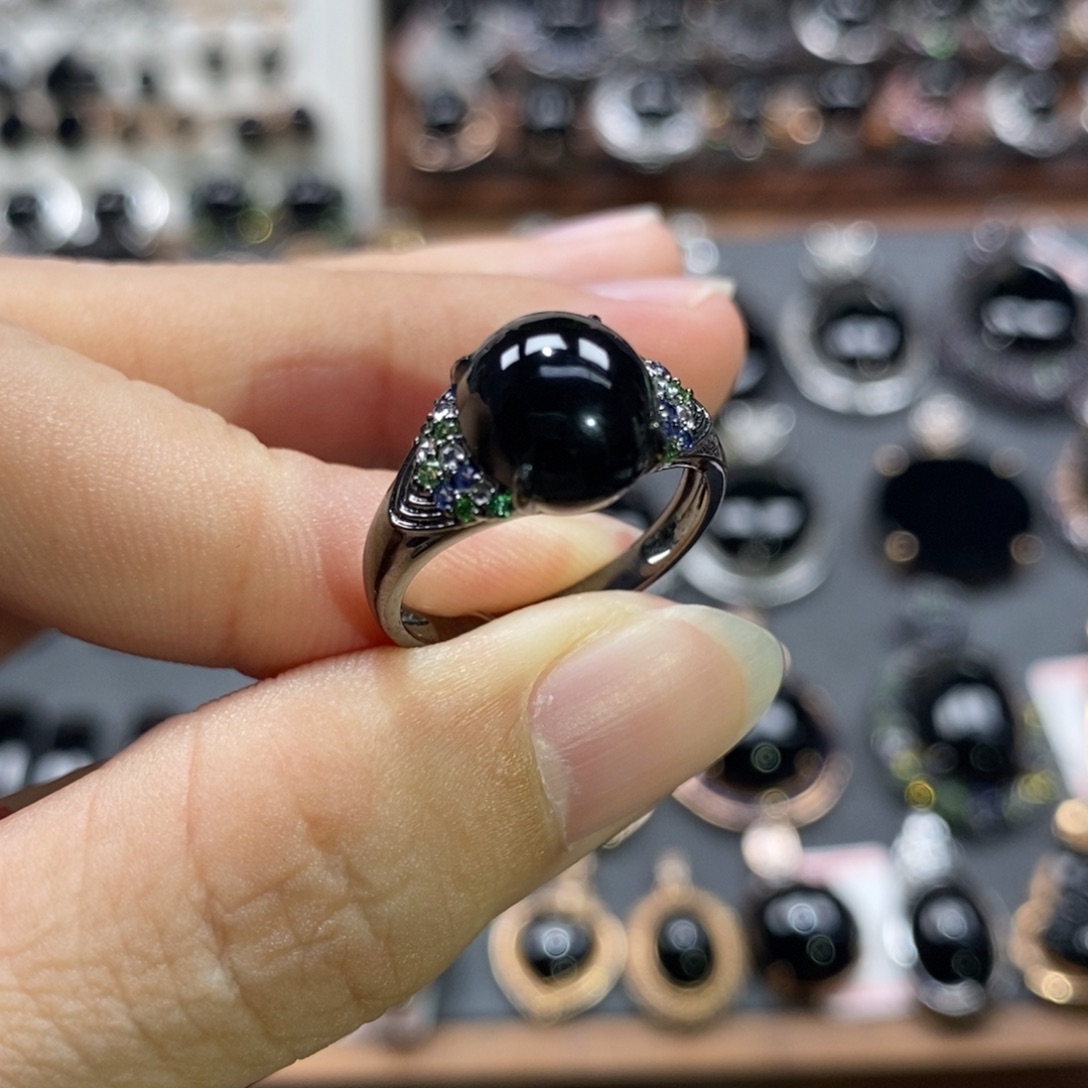 翡翠18K金镶嵌戒指