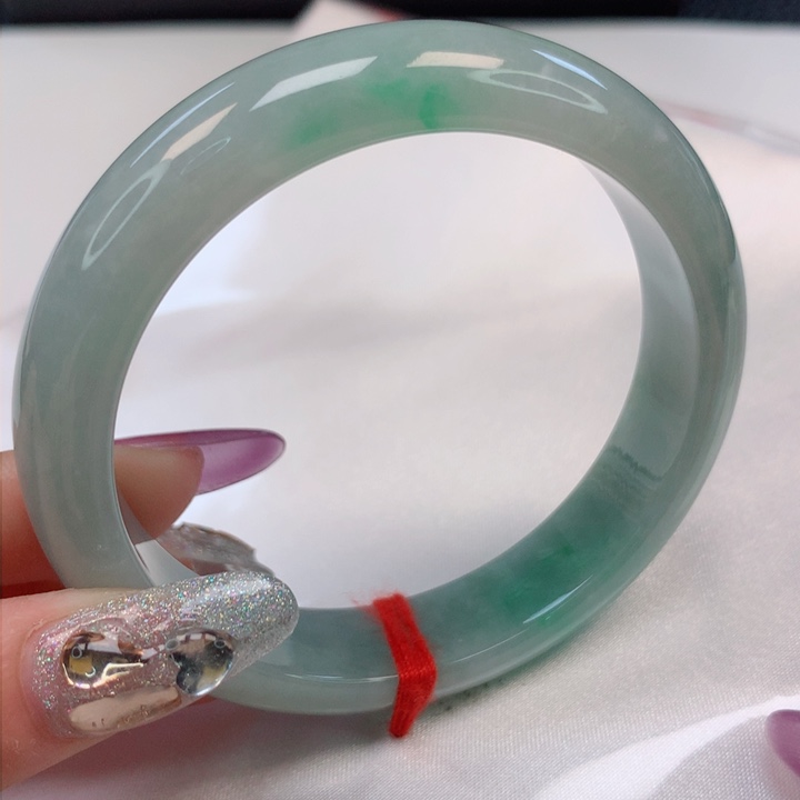 翡翠手镯未镶嵌56圈