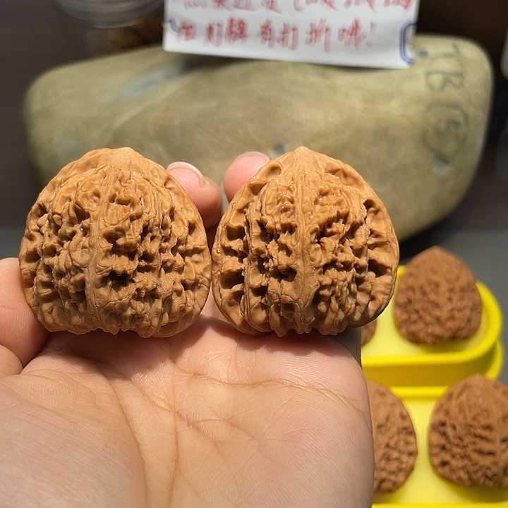 文玩核桃把件29号，43尺全品三角球疆