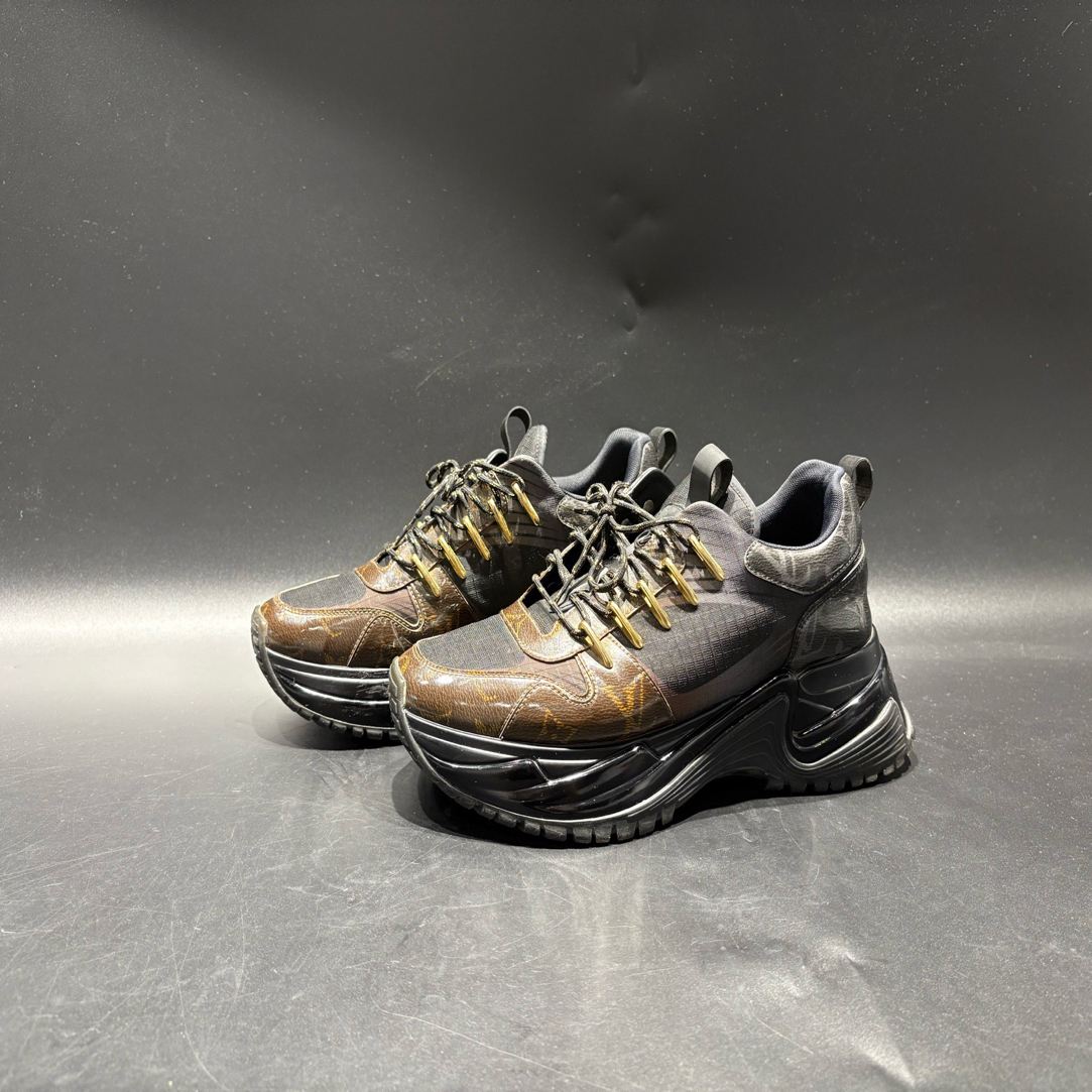 99新 LouisVuitton/路易威登 Run Away老花运动鞋/40码/5353 