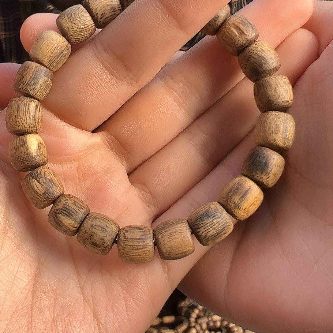 沉香手串刘金沙叶卡9，7克➕多样性发货一条