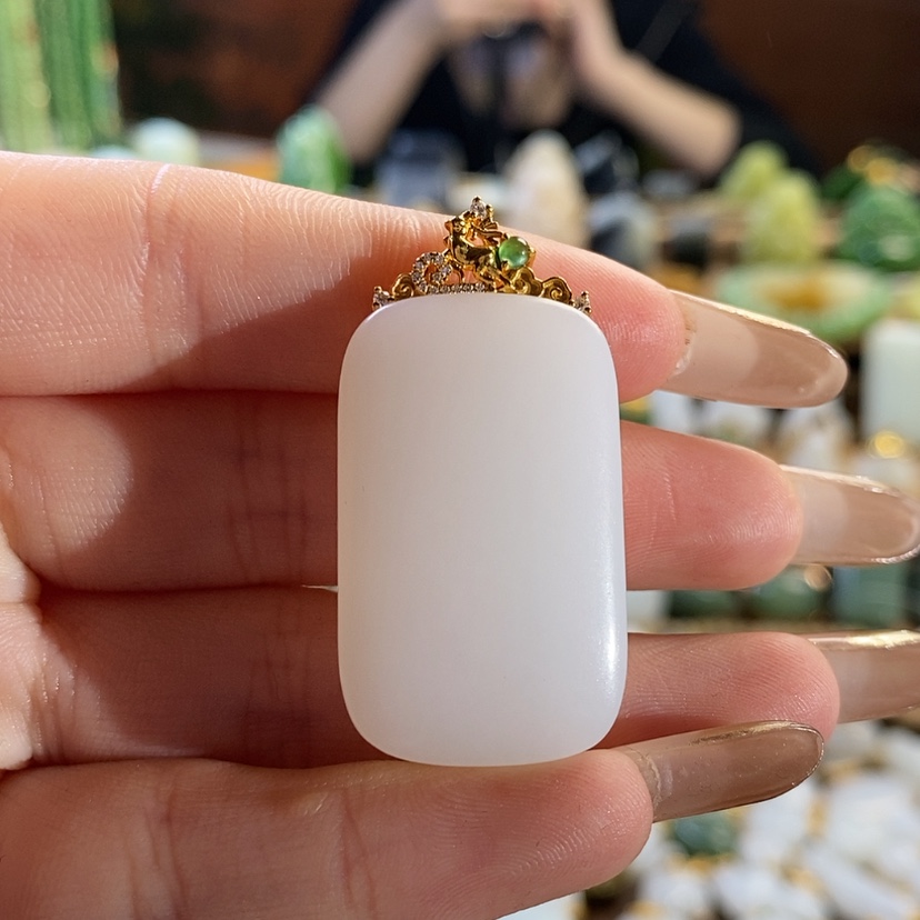 【闪购商品】和田玉18K金镶嵌吊坠毛****娃