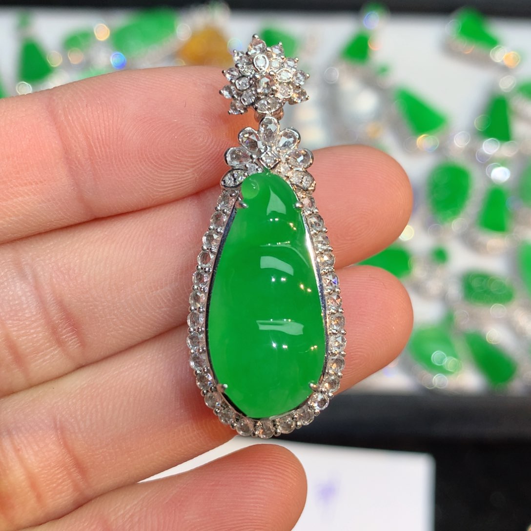 翡翠颈饰18K金镶嵌缅甸翡翠