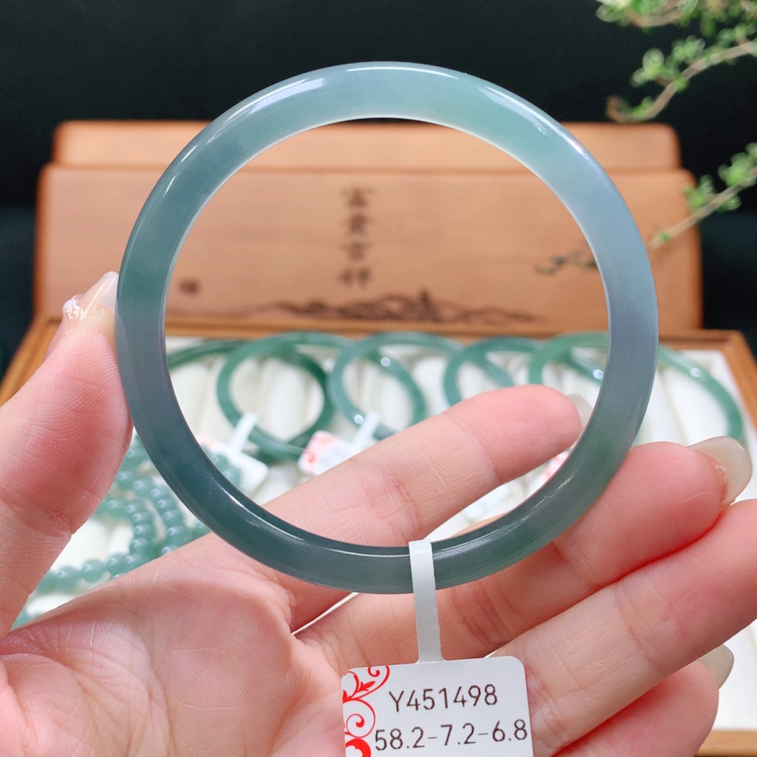 翡翠手镯未镶嵌天然