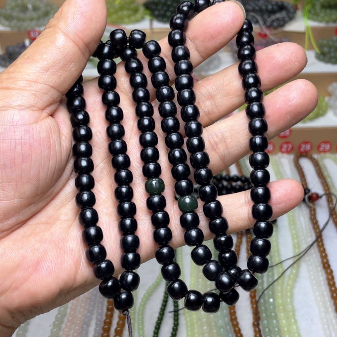 和田玉未镶嵌颈饰Y****生8m m