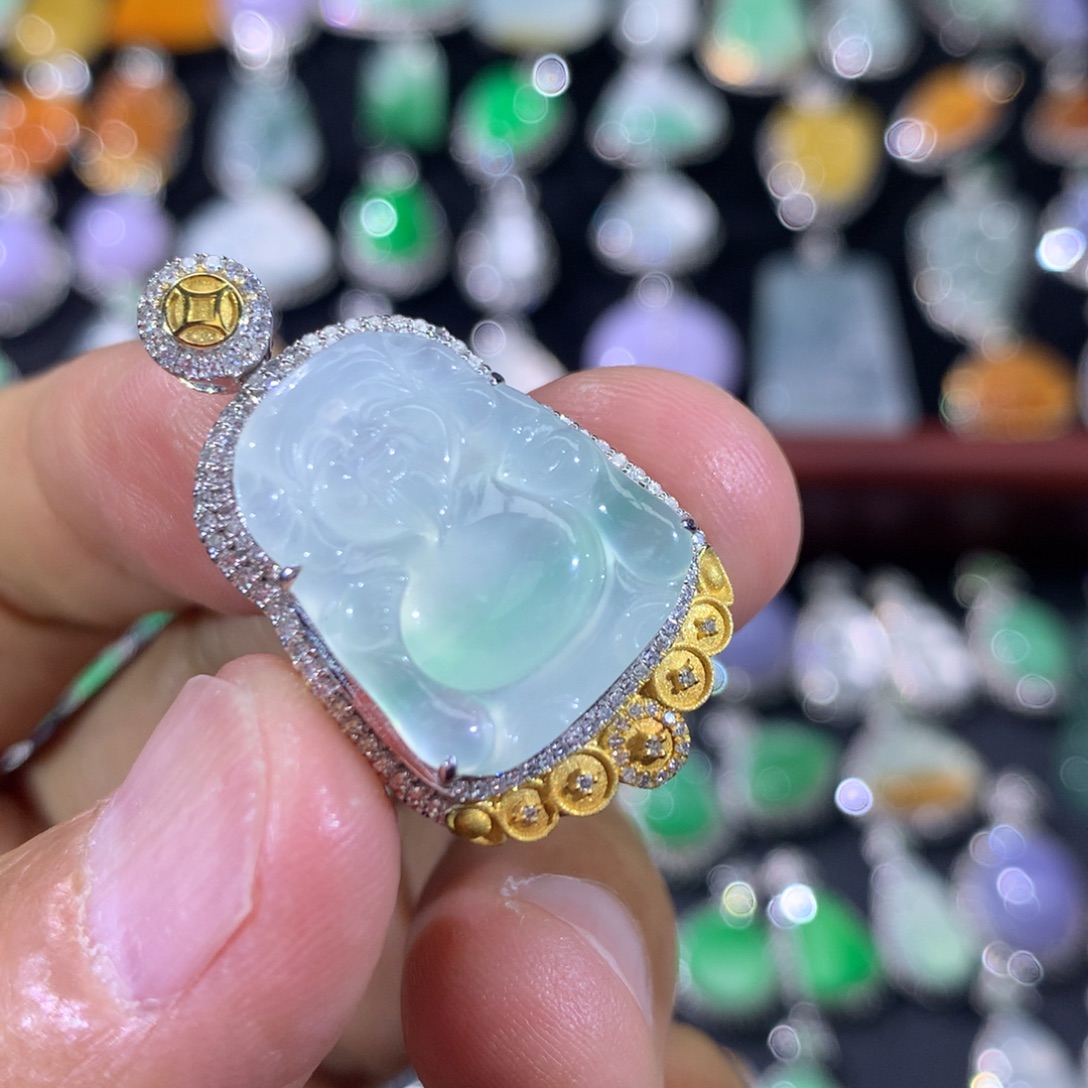 翡翠18K金镶嵌颈饰