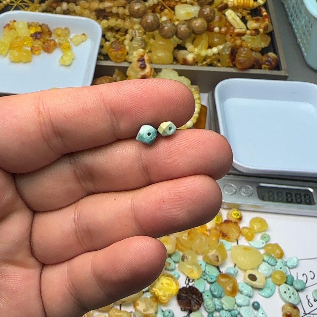 琥珀未镶嵌裸石0.46克