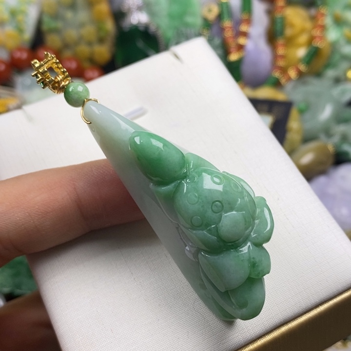 翡翠未镶嵌吊坠(赠链)