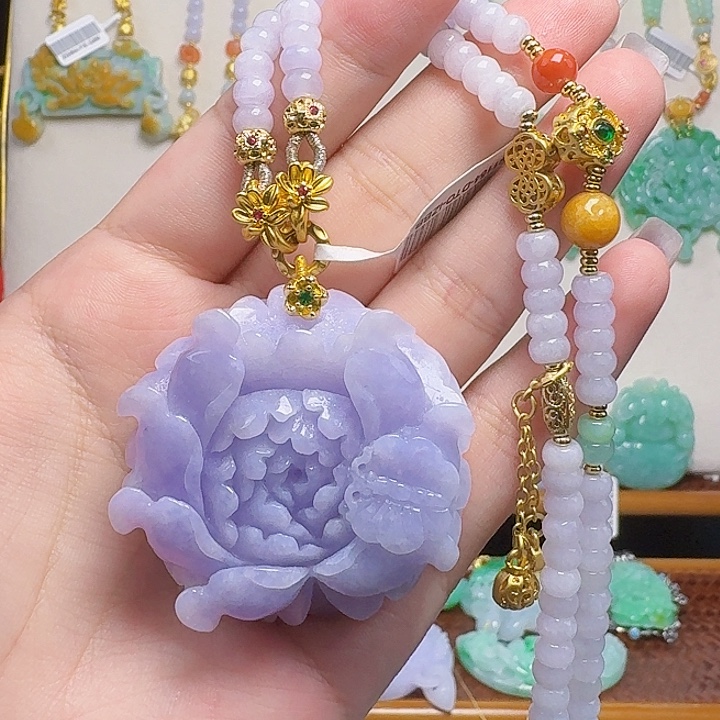翡翠未镶嵌颈饰蝶恋花