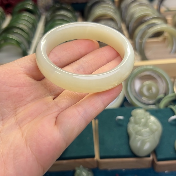 和田玉手镯未镶嵌?****雨52.4圈围B0020