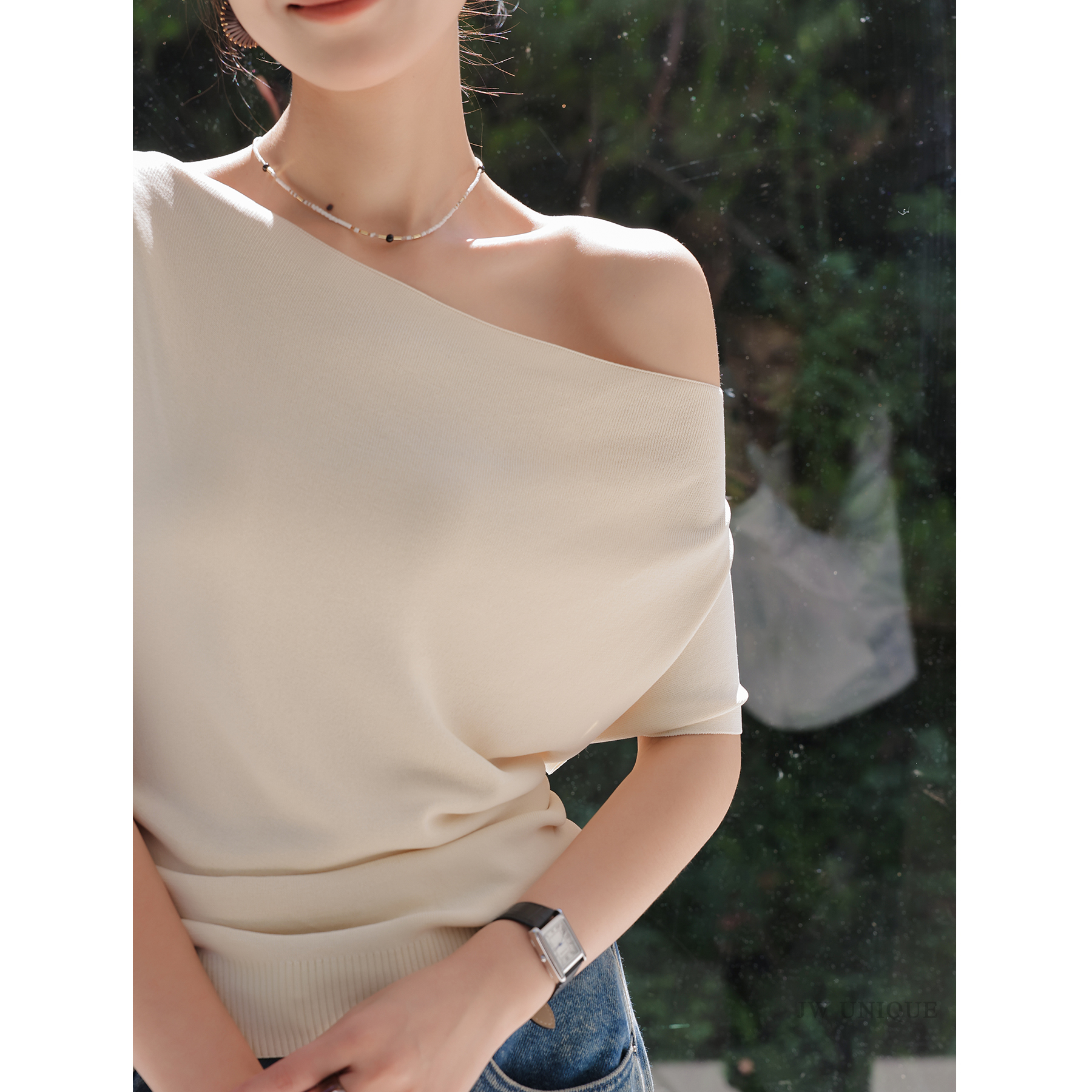 JWUNIQUE酒窝米白色荡领斜肩短袖纯色T恤女2025夏季新款宽松上衣