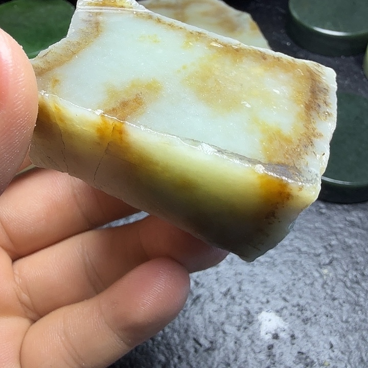 和田玉（糖玉）未镶嵌珠宝奇石