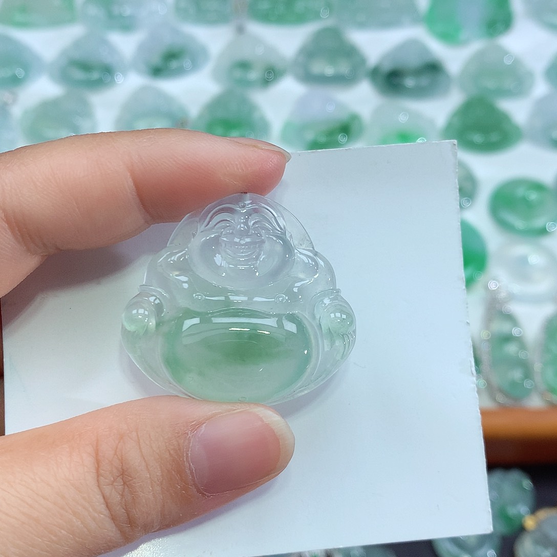 翡翠颈饰未镶嵌佛