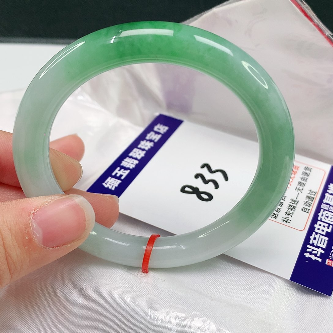 翡翠手镯未镶嵌翡翠