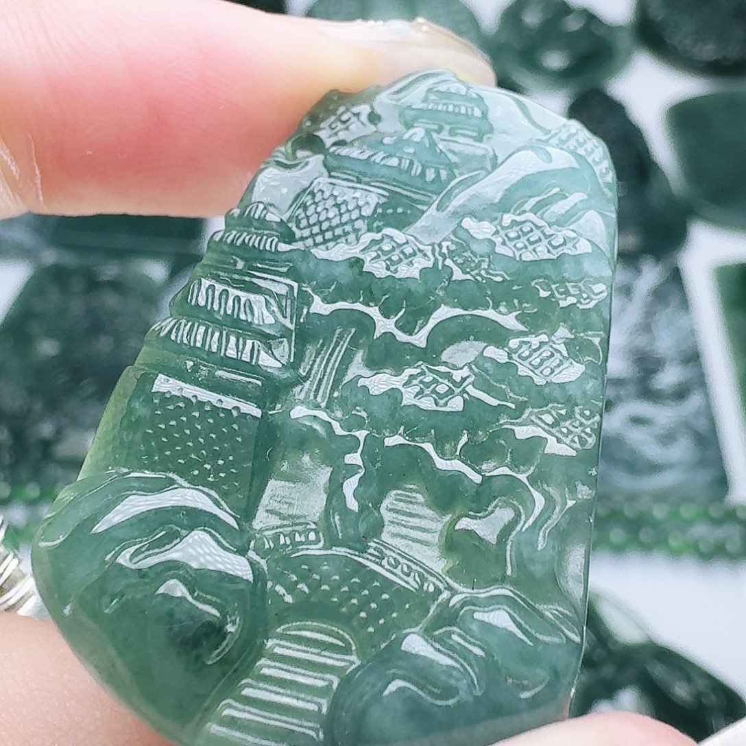 翡翠未镶嵌颈饰天然的A货翡翠多样性发其一 