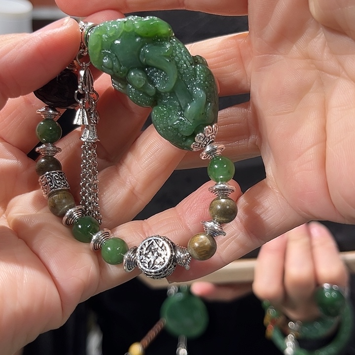 颈饰未镶嵌和田玉