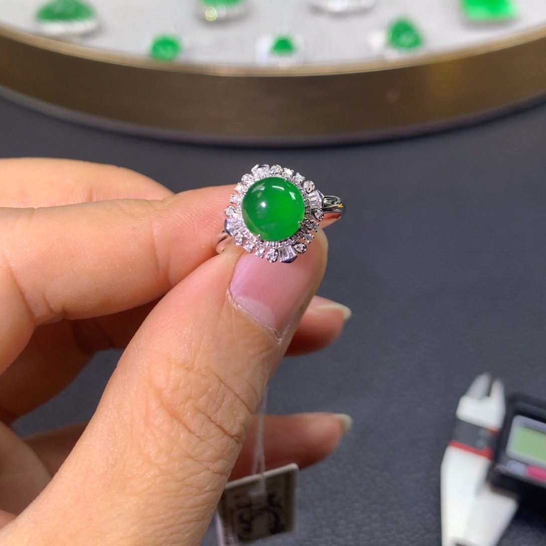 翡翠戒指18K金镶嵌翡翠