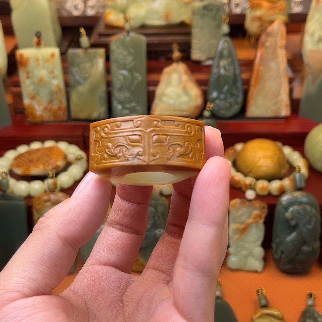 岫岩河磨玉（透闪石质玉）颈饰未镶嵌求**异