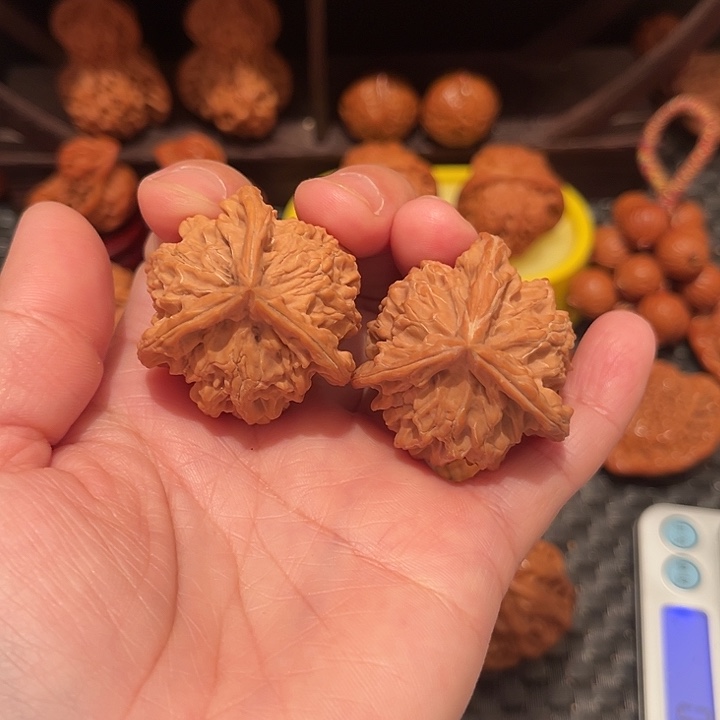 老***炬文玩核桃吊坠三棱