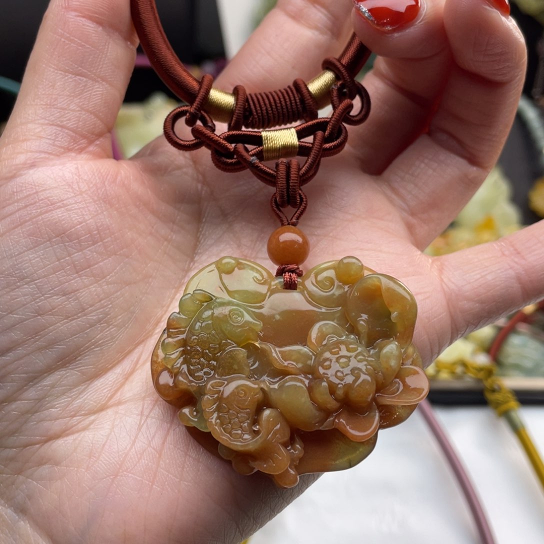 蛇纹石玉颈饰未镶嵌