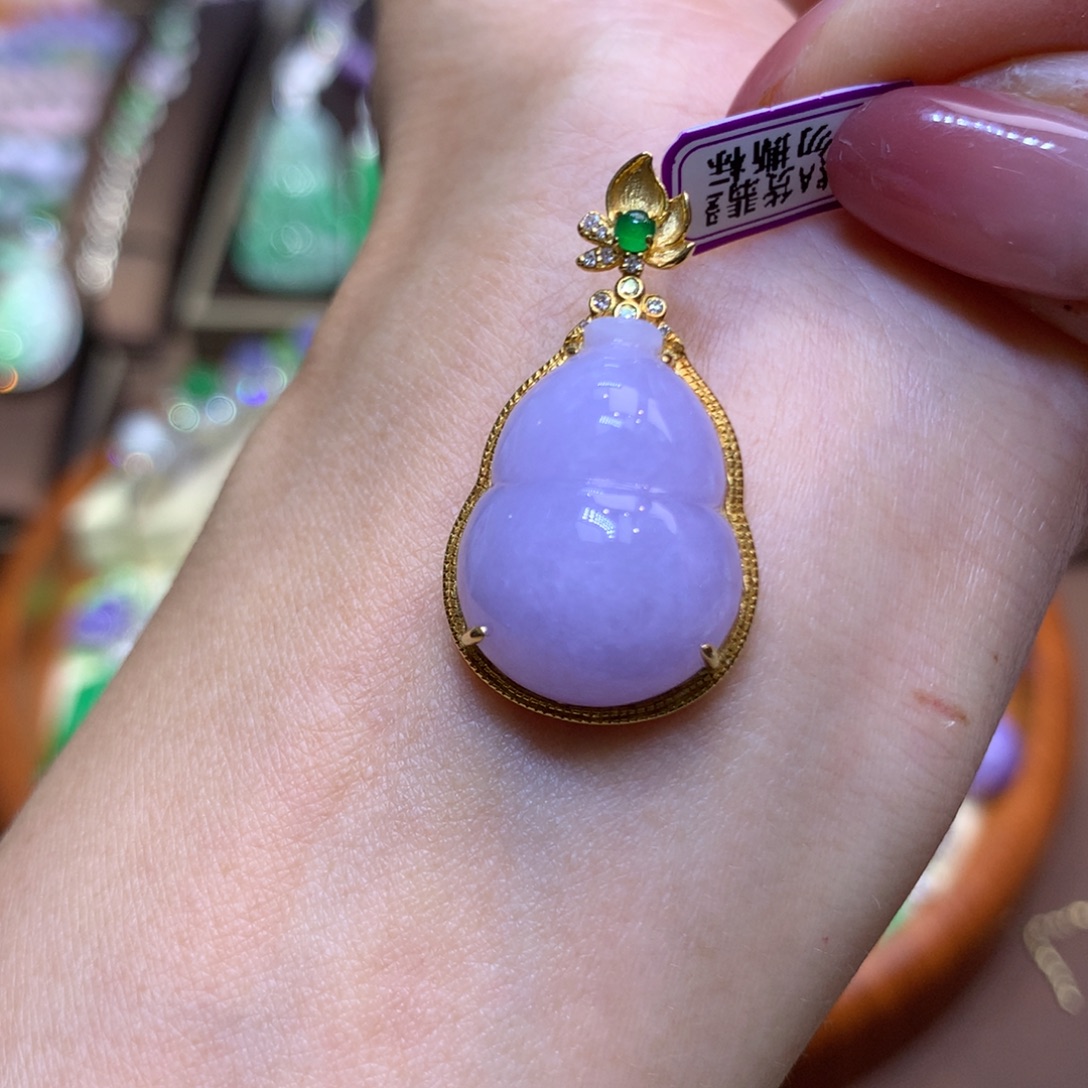 翡翠18K金镶嵌颈饰