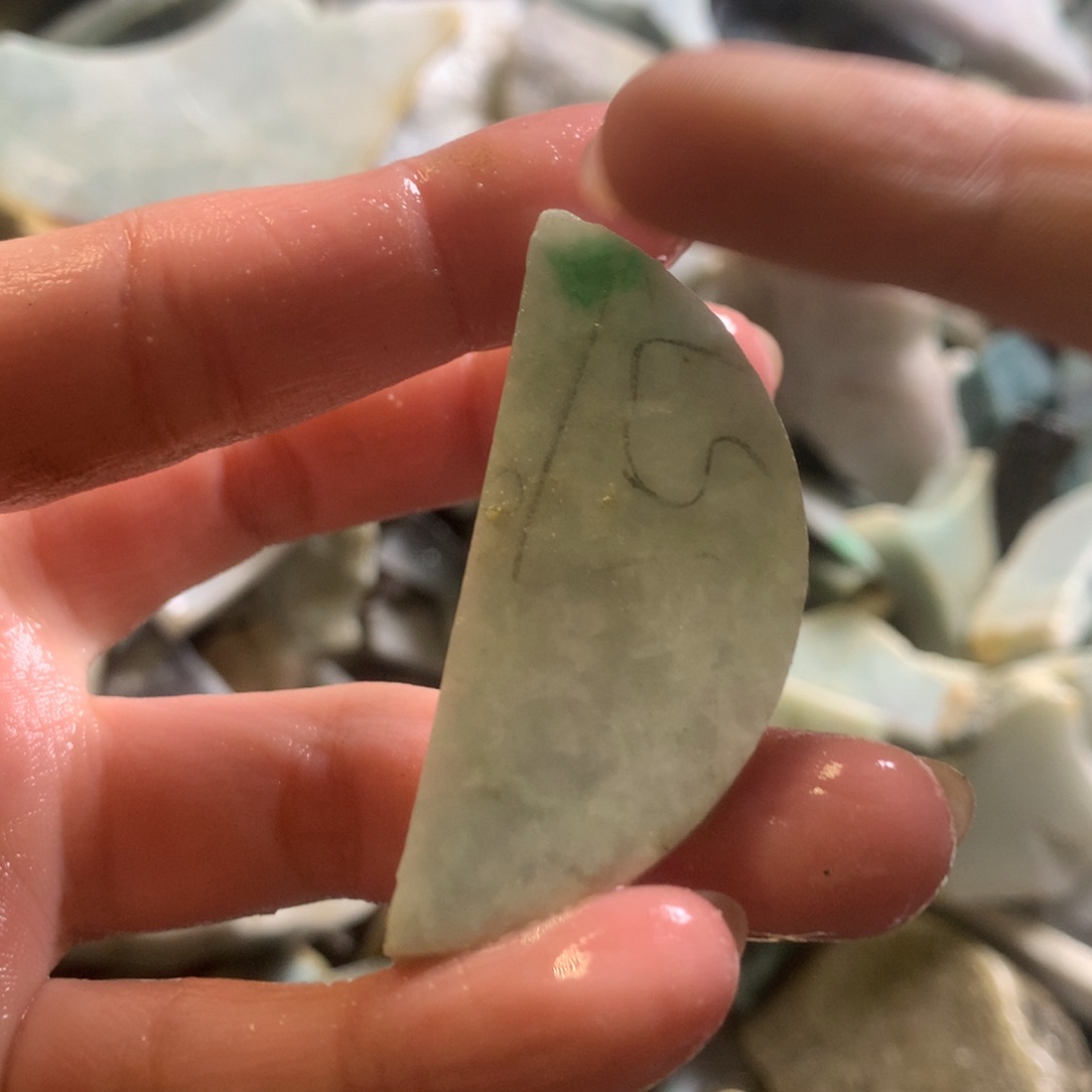 翡翠颈饰未镶嵌缅甸翡翠