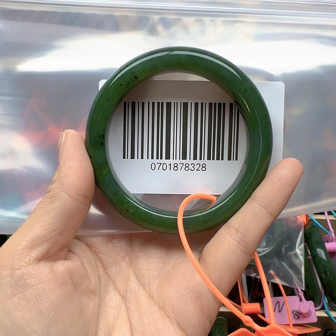 仙***潭和田玉未镶嵌手镯