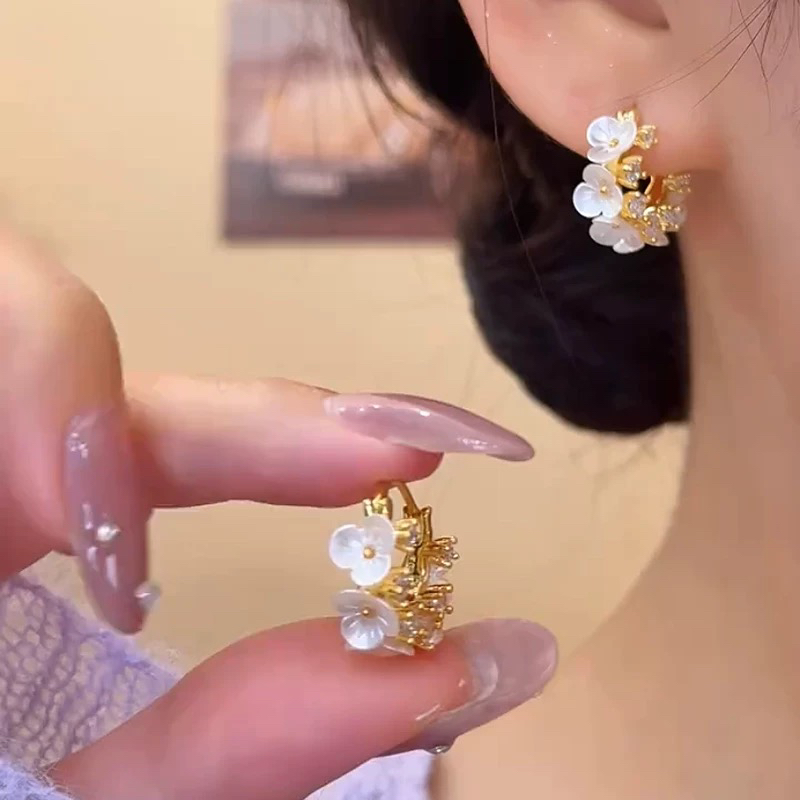 铜合金耳饰 小众设计感高级精致花朵耳饰时尚温柔百搭耳扣女E1425