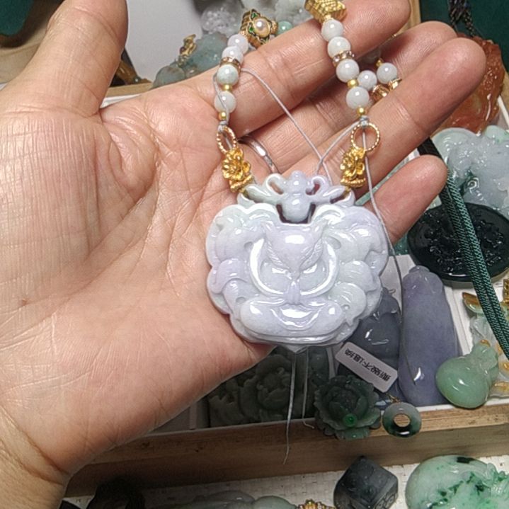 翡翠吊坠(赠链)未镶嵌