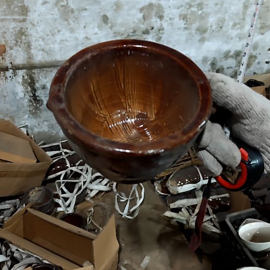 绿泥盘子碗茶壶啥都有