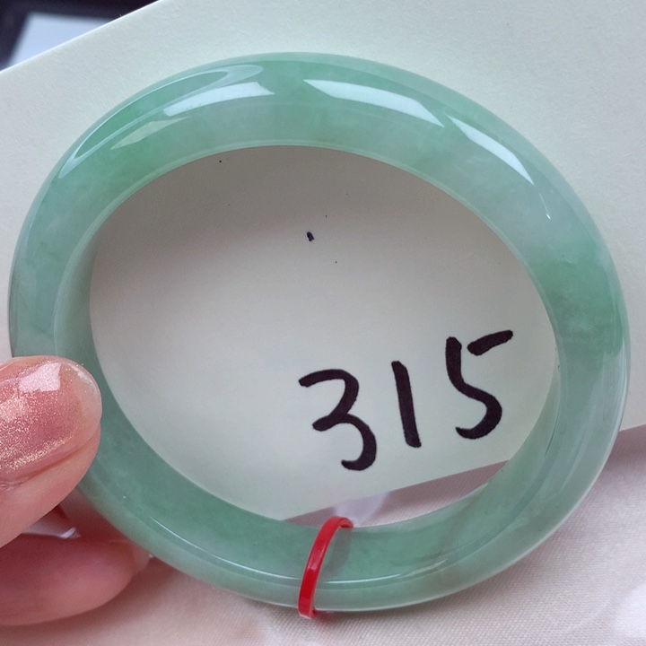 翡翠手镯未镶嵌翡翠