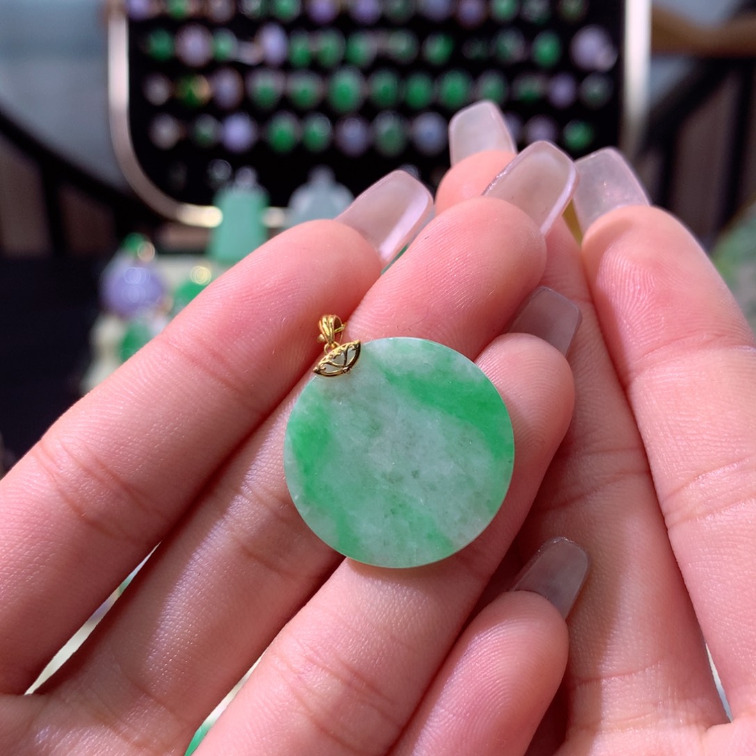 翡翠颈饰18K金镶嵌翡翠