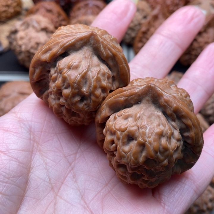 一***文玩核桃吊坠金字塔