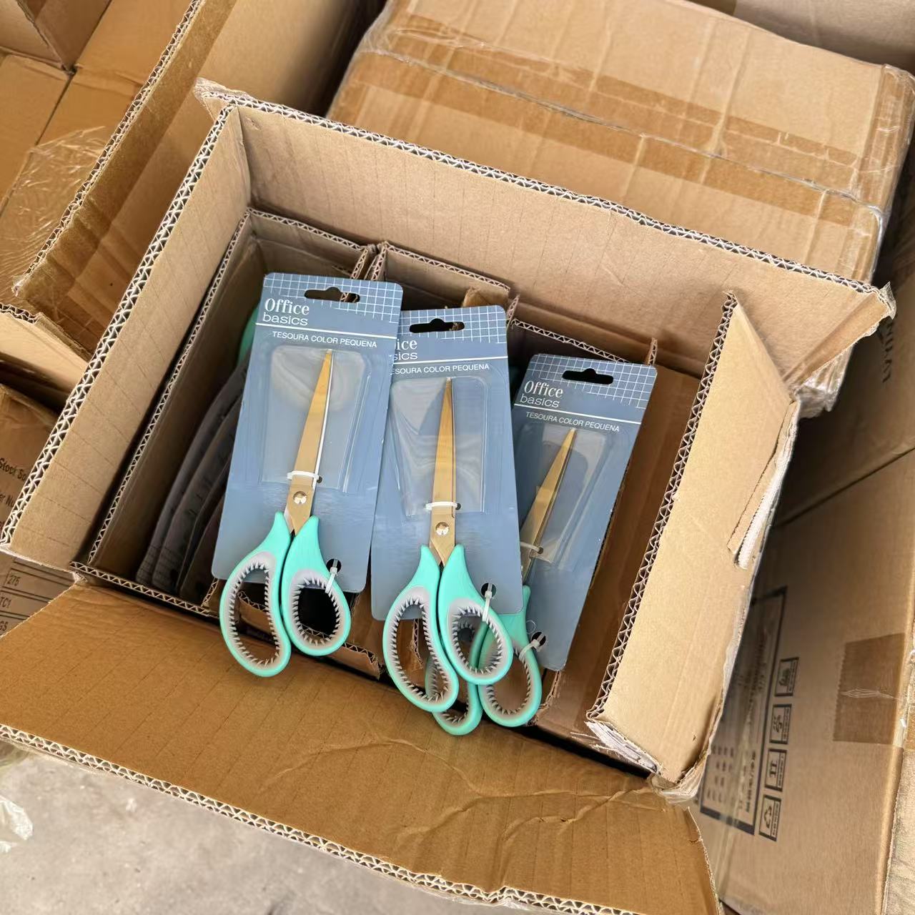 6月3号 发2个！绿色剪刀