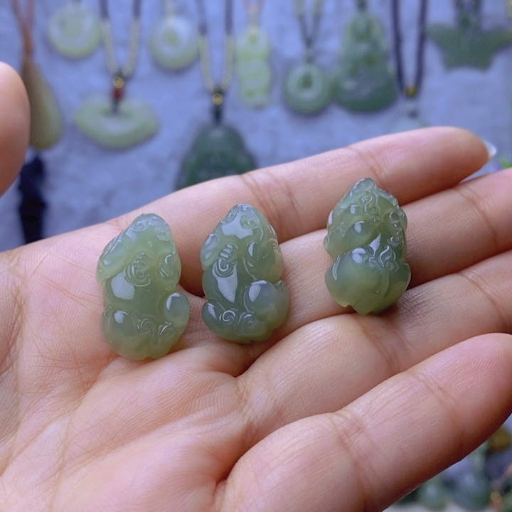 和田玉颈饰未镶嵌天****)