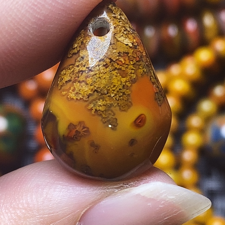 善***果玛瑙/玉髓未镶嵌颈饰